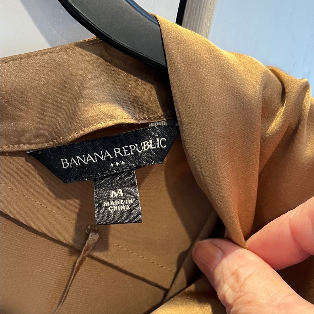 Banana Republic Camel V-Neck Blouse - Picture 4 of 4